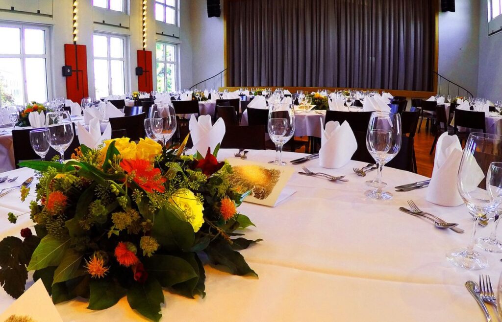 lindensaal_0005_Saal-Blumenbouquet19.08.17-41fd4333